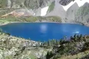 Фотография к новости: Казахстанцы губят уникальное озеро в ВКО