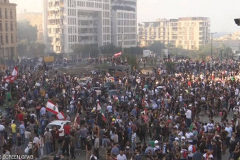 Фотография к новости: В Бейруте протестующие ворвались в здание МИД, объявив его своей штаб-квартирой