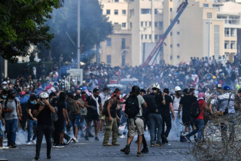 Фотография к новости: Отставки президента, спикера и премьер-министра требуют протестующие в Бейруте