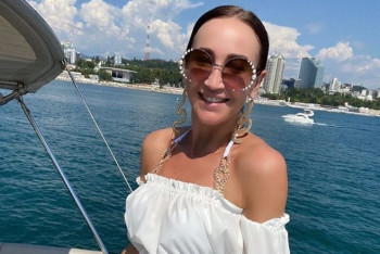 Фотография к новости: Дорогой отдых с дорогим: Бузова оттягивается на яхте в Сочи со своим возлюбленным