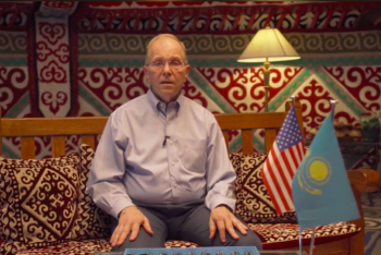 Фотография к новости: Посол США Уильям Мозер поздравил казахстанцев с юбилеем Абая