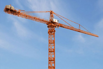 Фотография к новости: Полицейский после увольнения взобрался на кран и угрожал суицидом в Нур-Султане