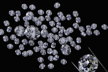 Фотография к новости: 3 600 бриллиантов украсят медицинскую маску из золота в Израиле