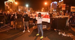Силовики применили светошумовые гранаты и резиновые пули против в протестующих в Минске