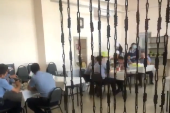 Фотография к новости: Одним можно – другим нет. Полицейские Талдыкоргана обедают в кафе, куда обычных людей не пускают