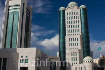 Фотография к новости: Новоиспеченные сенаторы вернут в бюджет 40 процентов выделенных на агитацию средств