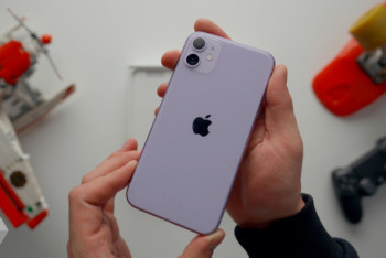 Фотография к новости: Самый дорогой смартфон Apple рекордно подешевел