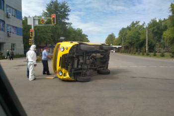Фотография к новости: "Скорая" с пациенткой перевернулась в Петропавловске