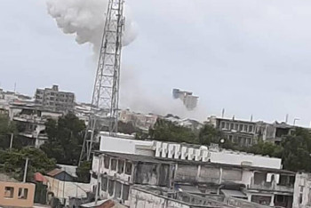 Фотография к новости: Автомобиль взорвали боевики возле отеля в Сомали: есть жертвы