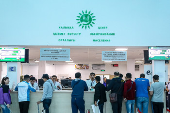 Фотография к новости: Прайс на госуслуги: казахстанцы жалуются на "помогаек" при ЦОН