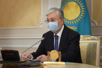 Фотография к новости: Токаев поручил запретить коррупционерам выходить из тюрьмы по УДО