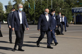 Фотография к новости: Токаев прибыл с рабочим визитом в Туркестанскую область