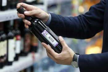 Фотография к новости: У кого будут проверять документы при покупке сигарет и спиртного, объяснил Султанов