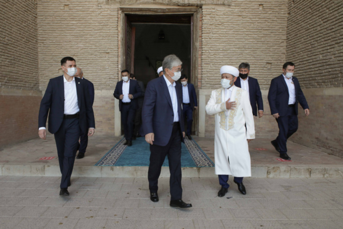 Токаев посетил отреставрированный мавзолей Ходжи Ахмеда Яссауи