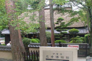 Фотография к новости: 150-килограммовый сейф украли из музея ниндзя в Японии