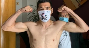 Даурен Елеусинов проиграл бой за титул WBC