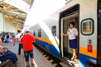 Фотография к новости: Возобновлено курсирование ряда пассажирских поездов в Казахстане