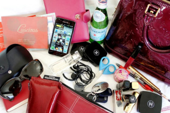 Фотография к новости: Эксперт рассказал, какие вещи опасно держать рядом с мобильником