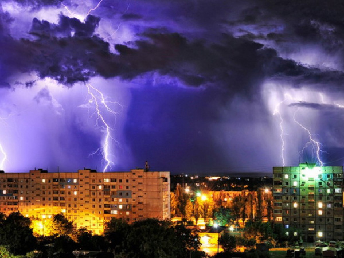 Штормовое предупреждение объявлено в шести регионах Казахстана