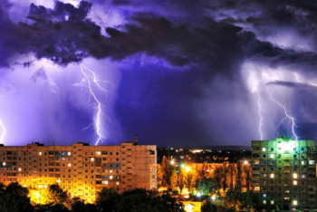 Фотография к новости: Штормовое предупреждение объявлено в шести регионах Казахстана