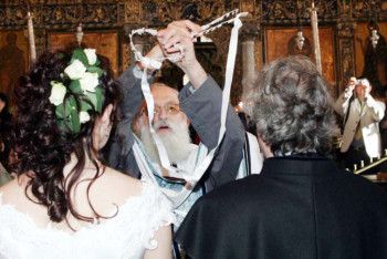 Фотография к новости: Целоваться и танцевать на свадьбах запретили жителям Кипра