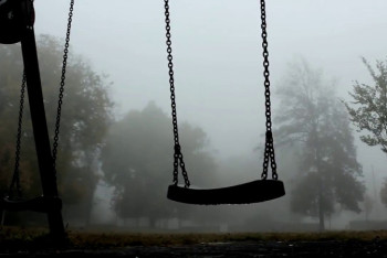 Фотография к новости: Восьмилетний мальчик повесился на качелях в Жанаозене