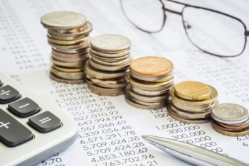 Фотография к новости: Доходы и расходы республиканского бюджета на три года озвучил Даленов