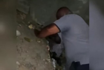 Фотография к новости: Видео спасения ребенка в алматинском арыке появилось в Сети