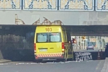 Фотография к новости: Автомобиль "скорой помощи" въехал в мост в Нур-Султане