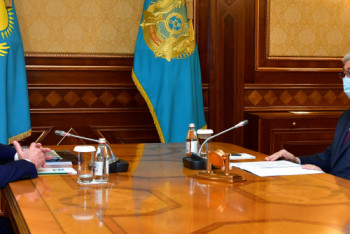 Фотография к новости: Токаеву рассказали о работе Национального научного медицинского центра