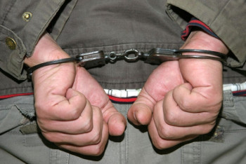 Фотография к новости: Мужчину с оружием задержали на улице в Актау