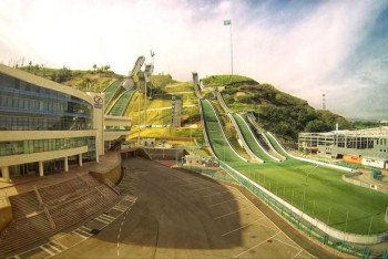 Фотография к новости: Строителям алматинских трамплинов не выдают зарплату около 10 лет