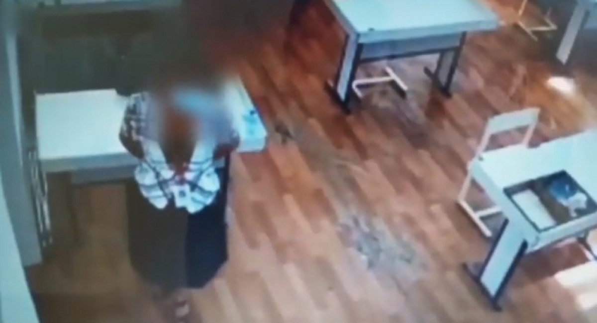 "Героически" прикрыла от камеры – дежурная на ЕНТ помогала абитуриенту списывать