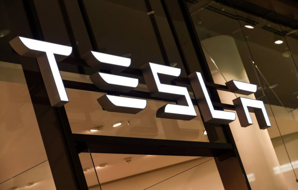 Tesla продает акции на сумму около пяти миллиардов долларов