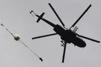 Фотография к новости: Разбившийся после прыжка с парашютом военный умер в больнице Актау