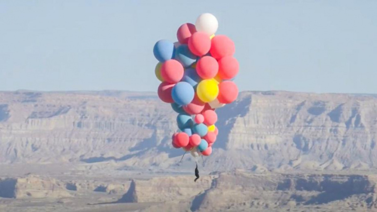 кадр из видео