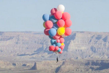 Фотография к новости: Иллюзионист на воздушных шарах поднялся в небо на 7,5 километра