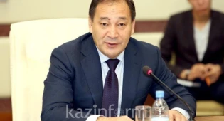 Попавшим под сокращение госслужащим выплатят по четыре должностных оклада