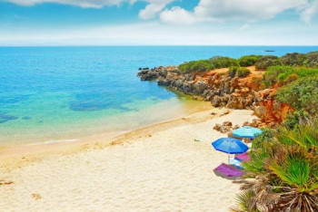 Фотография к новости: Туриста оштрафовали на 1000 евро за украденный песок с пляжа