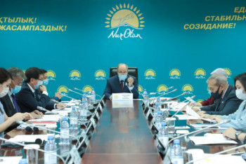 Фотография к новости: Наказать двух высокопоставленных чиновников потребовали в Nur Otan