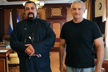 Фотография к новости: Стивен Сигал посетил Крым