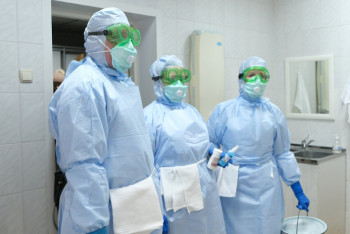 Фотография к новости: 1259 заболевших КВИ и пневмонией медиков получили по 2 миллиона тенге