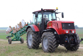 Фотография к новости: Министр ответил на просьбу фермеров отменить утильсбор на сельхозтехнику в Казахстане