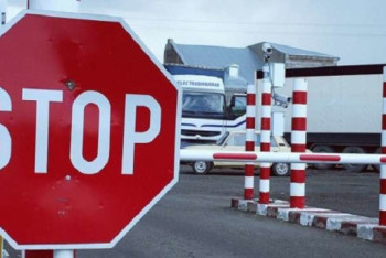 Фотография к новости: В Украине запретили транзит иностранцев