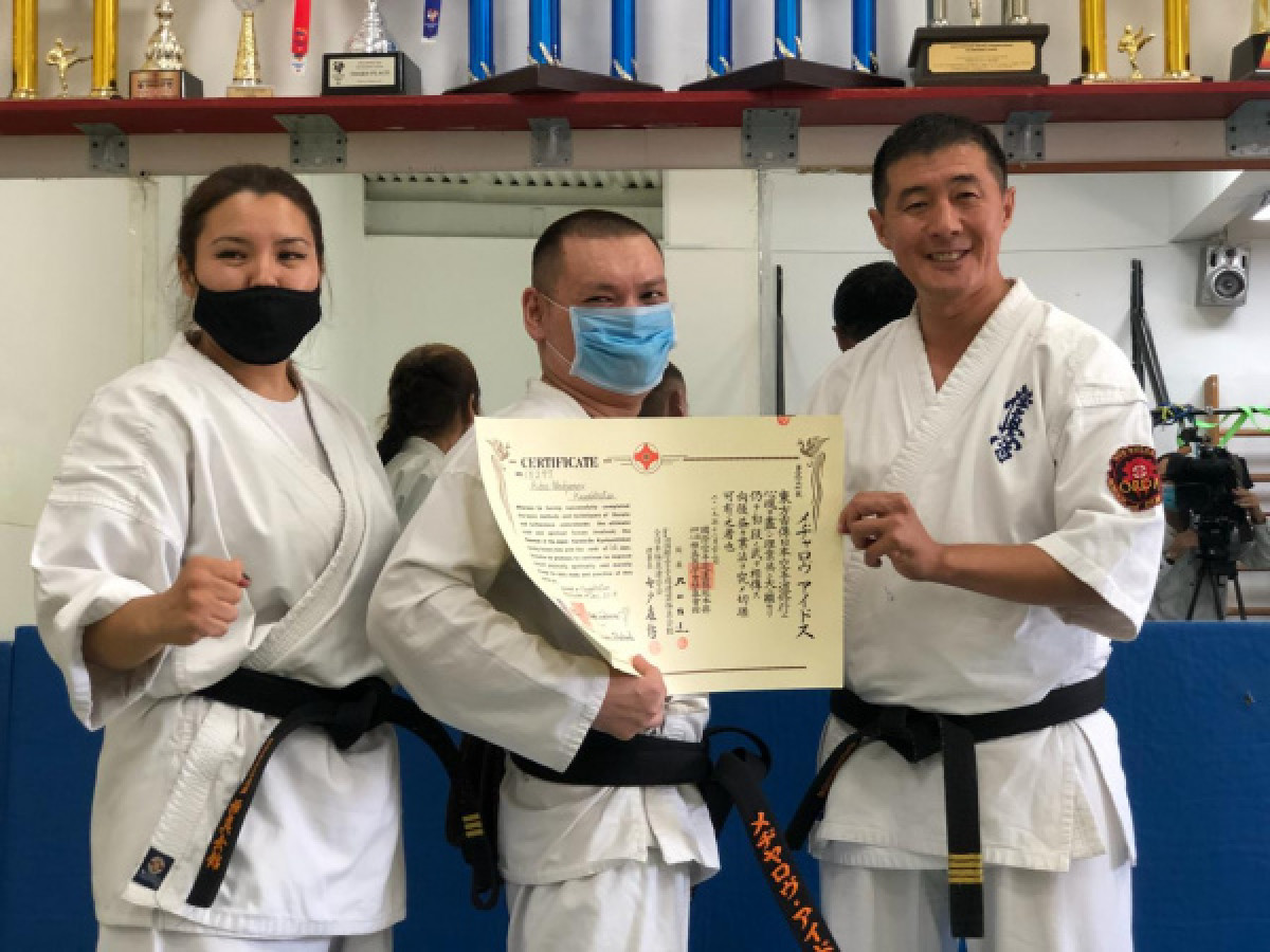Спортсмену с ДЦП вручили черный пояс по карате в Нур-Султане