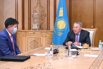 Фотография к новости: Елбасы встретился с председателем Верховного суда