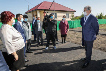 Фотография к новости: Токаев встретился с переселенцами в Кызылжарский район в СКО