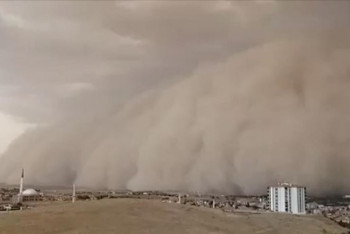 Фотография к новости: Песчаная буря обрушилась на Анкару