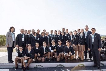 Фотография к новости: В частной школе объяснили нарушение масочного режима на фото с главой МОН РК