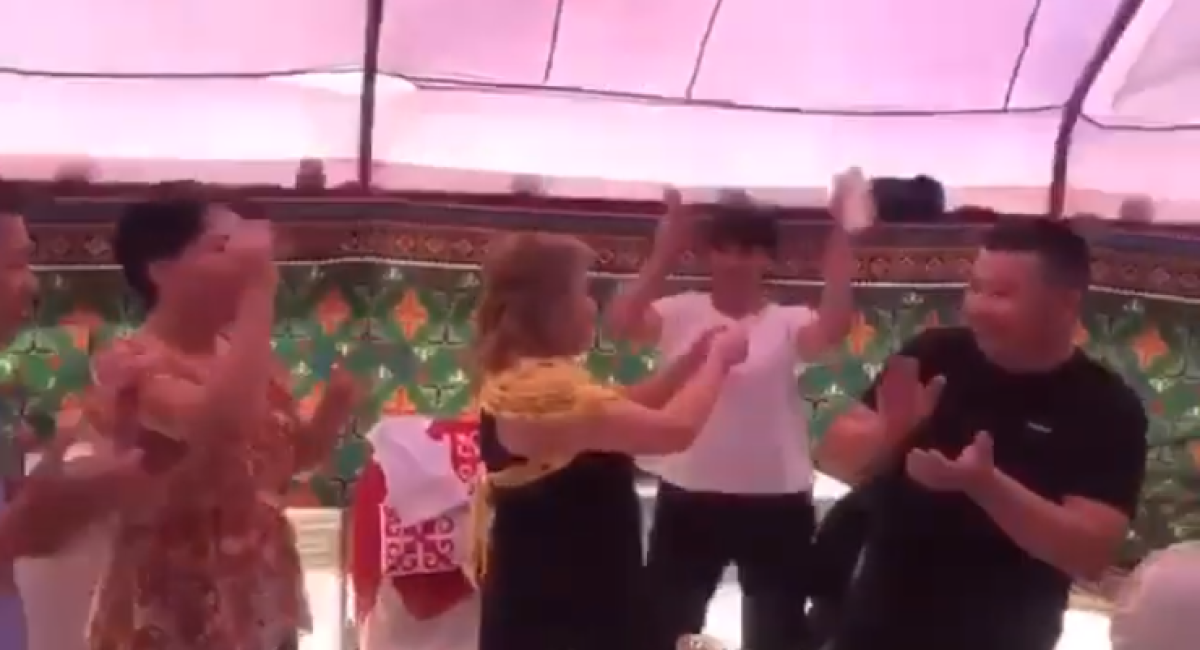 кадр из видео